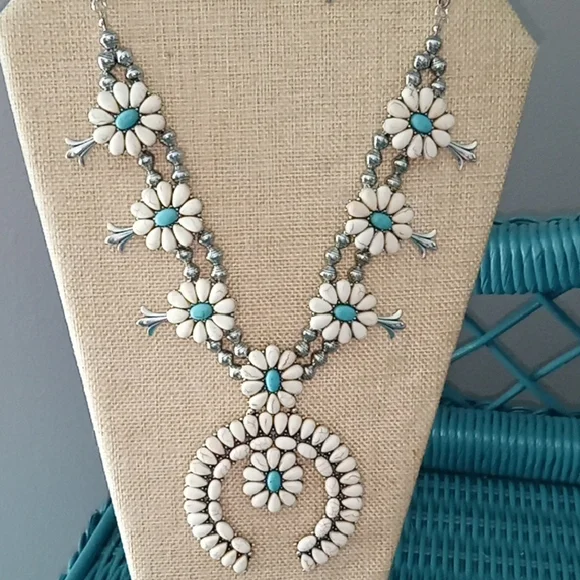 Southwest Necklace and Earring Set - Picture 4 of 7